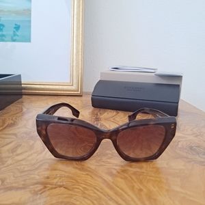 NWT Burberry Women's Sunglasses